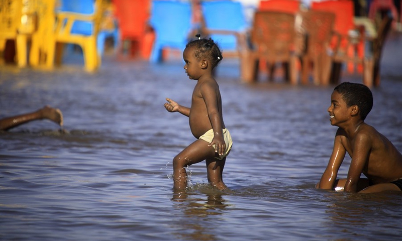 Children play in the water of the Blue Nile in Khartoum, Sudan, March 5, 2021.(Photo: Xinhua)