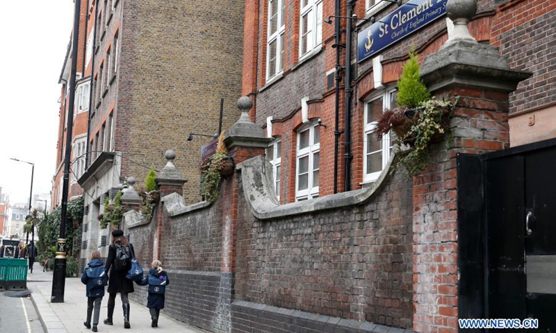 A woman sends her children to a primary school in central London, Britain, on March 8, 2021. Amid a mixed sense of nervousness and excitement, millions of children returned to schools across England on Monday under phase one of the British government's roadmap to recovery from the COVID-19 pandemic.(Photo: Xinhua)