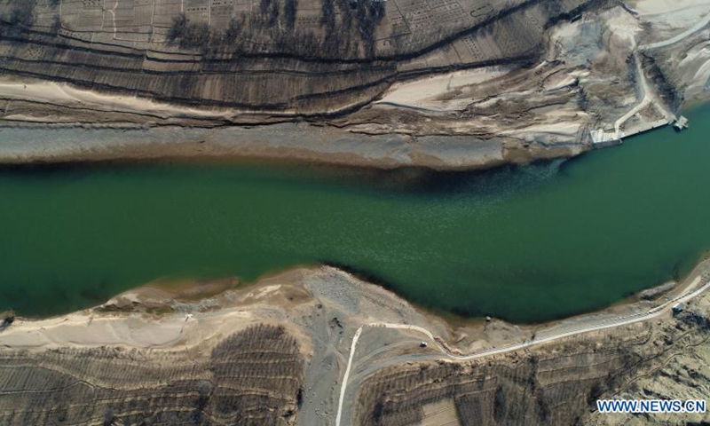 Aerial photo taken on March 3, 2021 shows the Yellow River flowing past Nanchangtan Village of Zhongwei, northwest China's Ningxia Hui Autonomous Region. The Ningxia section of the Yellow River runs 397 kilometers. During the past years, Ningxia has been promoting the ecological development. Currently, over 500,000 mu (about 33,333 hectares) wetland has been recovered in Ningxia, with the total wetland area covering 3.1 million mu (about 206,667 hectares).(Photo: Xinhua)