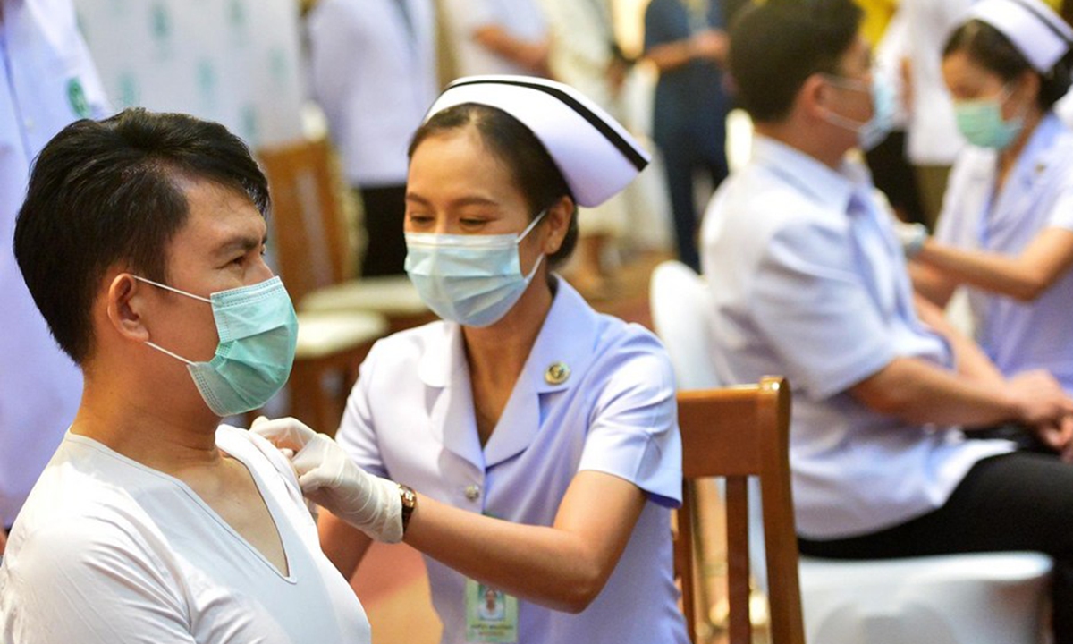 A man receives a shot of COVID-19 vaccine from China's Sinovac in Bangkok, Thailand, Feb. 28, 2021. (Xinhua/Rachen Sageamsak)