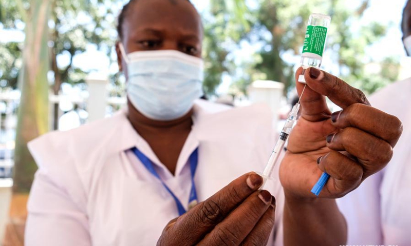 A health worker prepares a dose of COVID-19 vaccine during the launch of the vaccination campaign at Mulago Specialized Women and Neonatal Hospital in Kampala, Uganda, March 10, 2021. Uganda on Wednesday launched the first phase of COVID-19 vaccination campaign targeting high risk groups in the east African country.(Photo: Xinhua)