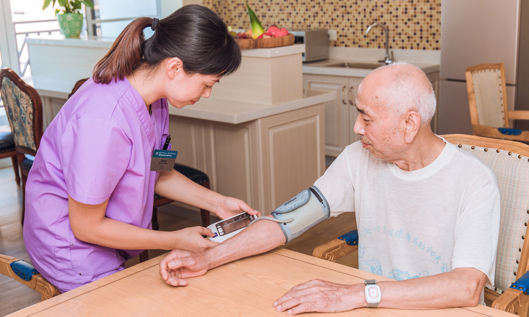 A nurse takes routine vital signs monitoring for a resident at Merrill Gardens' senior living community in Guilin, South China's Guangxi Zhuang Autonomous Region in 2019 summer. Photo: Courtesy of Merrill Gardens
