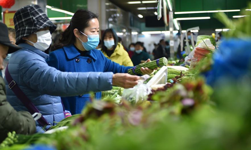 People select food at a market in Nanjing, east China's Jiangsu Province, March 10, 2021.Photo:Xinhua