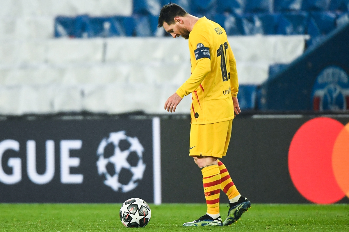 Lionel Messi of FC Barcelona looks dejected during the match against PSG on Wednesday in Paris, France. Photo: VCG
