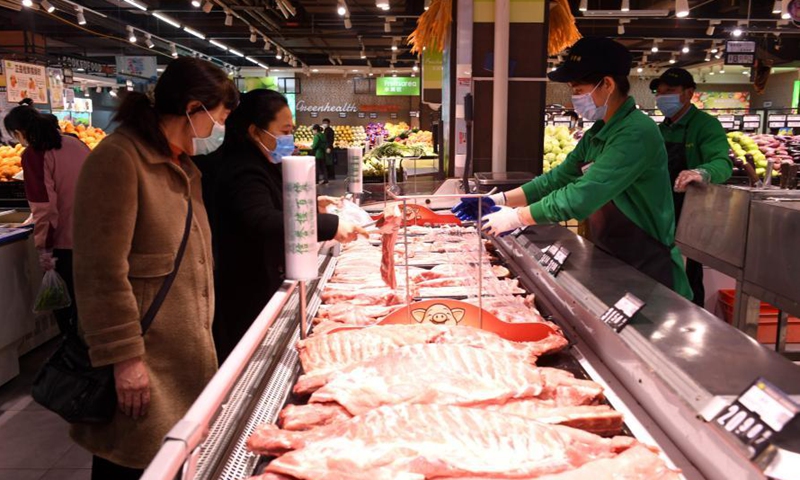 People select food at a supermarket in Xinle City of Shijiazhuang, north China's Hebei Province, March 10, 2021.Photo:Xinhua