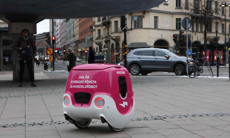 Doora, a self-driving home delivery robot, is seen during a test run in Stockholm, Sweden, March 11, 2021. (Photo:Xinhua) 