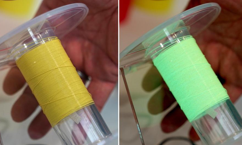 Combo photo shows the illuminating fibers before and after being charged with electricity in Shanghai, east China, March 10, 2021.(Photo:Xinhua) 