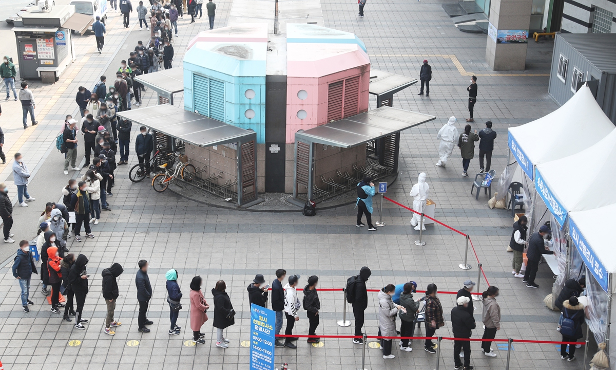 People line up outside a temporary checkpoint waiting for a COVID-19 test in Suwon, South Korea on Sunday. The country reported 459 new coronavirus cases on Sunday, bringing total infections to 95,635 , with more than 1,669 deaths. Photo: VCG