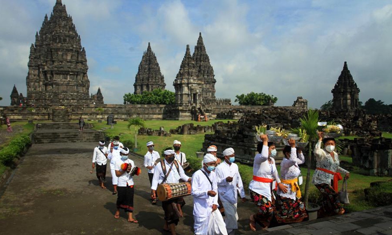 Indonesian Hindu devotees participate in a ceremony ahead of the Nyepi Day at Prambanan Temple in Yogyakarta, Indonesia, on March 13, 2021. Nyepi marks the New Year day of the Balinese Saka calendar in Indonesia. On this public holiday, locals devote themselves to fasting and meditation, while refraining from practices such as lighting fires, working, traveling and entertaining.(Photo: Xinhua)