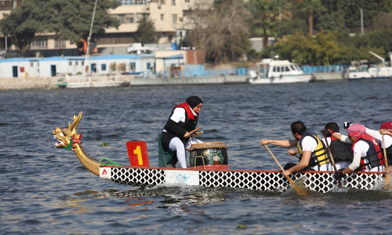 Marwa Mohamed, the only woman in her team, acted as the drummer during a dragon boat racing on the Nile River in Cairo, Egypt on March 13, 2021.(Photo: Xinhua)
