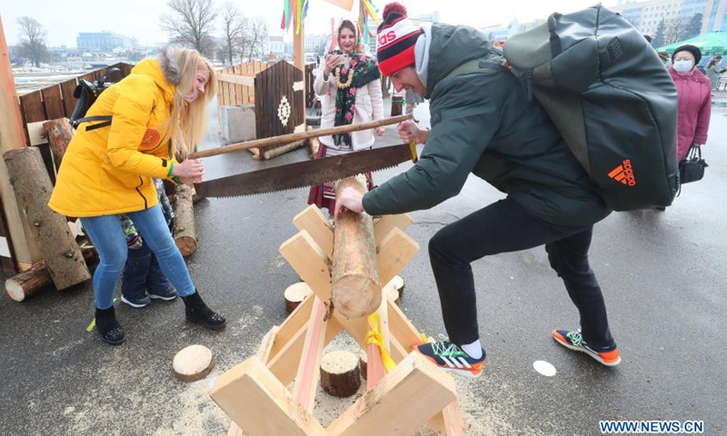 People take part in the Maslenitsa festival celebrations in Minsk, Belarus, March 13, 2021. Maslenitsa is a religious holiday to celebrate the beginning of spring.(Photo: Xinhua)