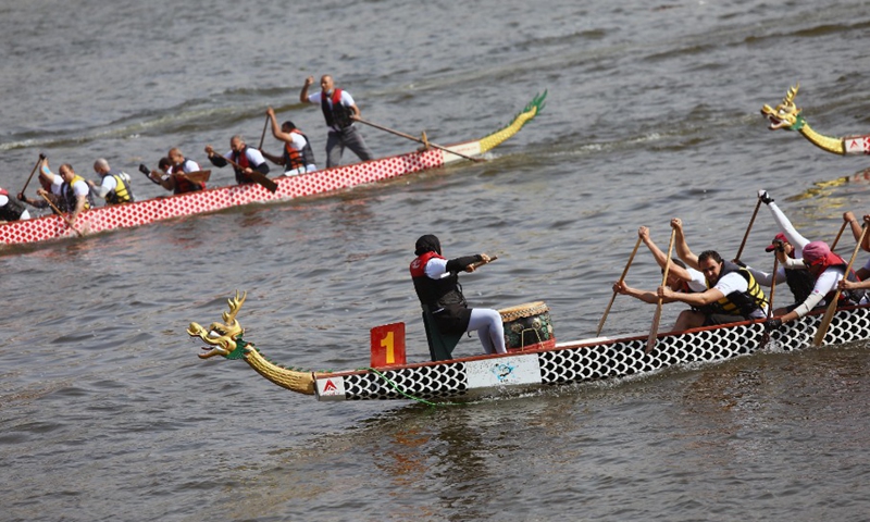 Paddlers compete during the dragon boats friendly racing in Cairo, Egypt, on March 13, 2021.(Photo: Xinhua)