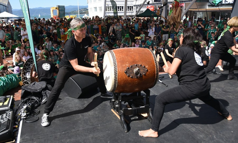 People perform during an activity to celebrate St. Patrick's Day in Wellington, New Zealand, March 14, 2021.(Photo: Xinhua)