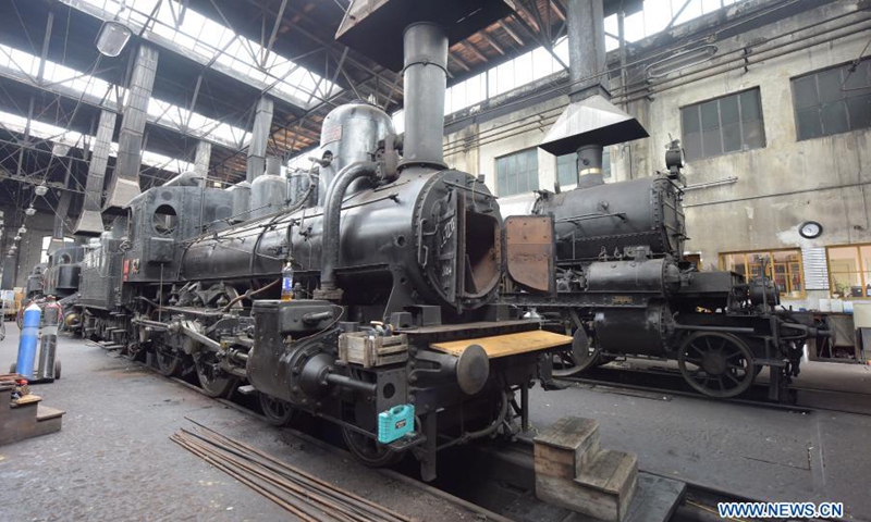 Photo taken on March 14, 2021 shows trains displayed at Das Heizhaus railway museum in Strasshof an der Nordbahn, Austria. Based on a large railway marshalling yard, the museum shows classic trains of different periods and types in Europe for visitors.(Photo: Xinhua)