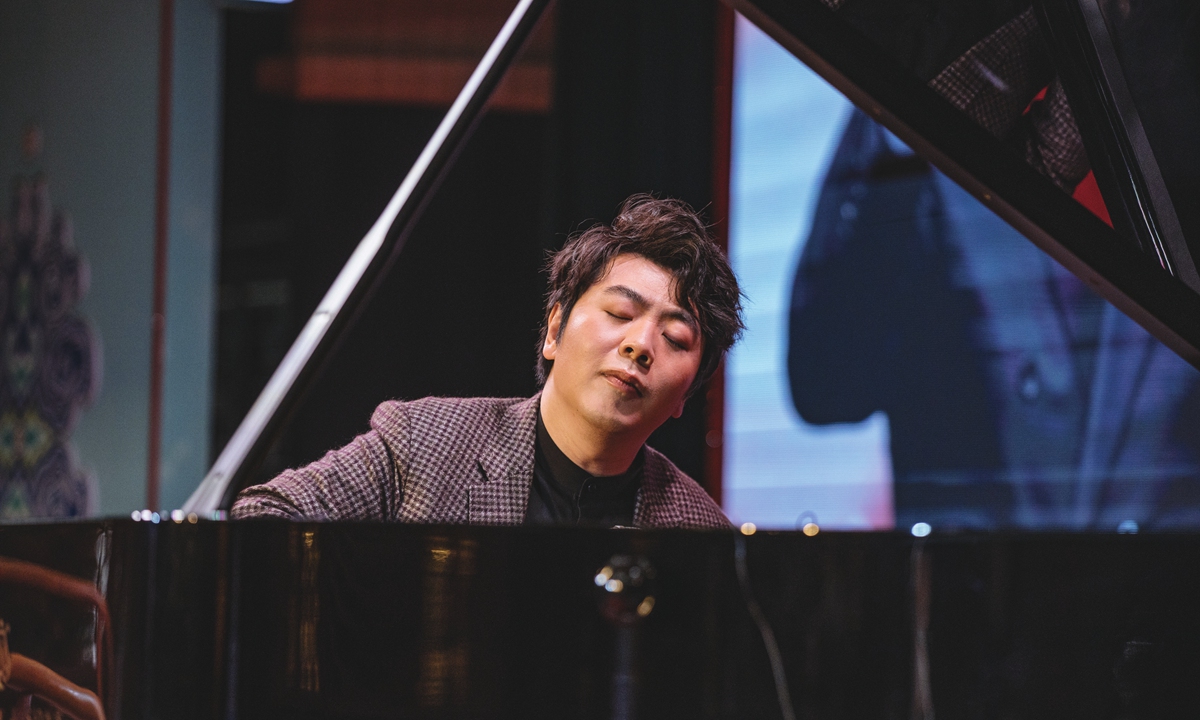 Lang Lang performs at an announcement ceremony in Beijing on Monday for his upcoming <em>Bach: <em>Goldberg Variations</em></em> tour. Photo: Li Hao/Global Times