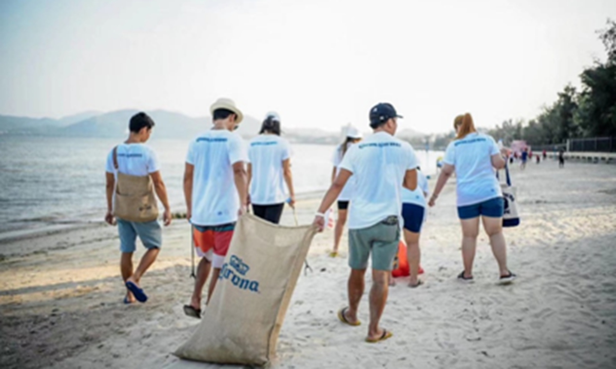 Corona held beach cleanup campaign in Shenzhen. Photo: Courtesy of AB InBev