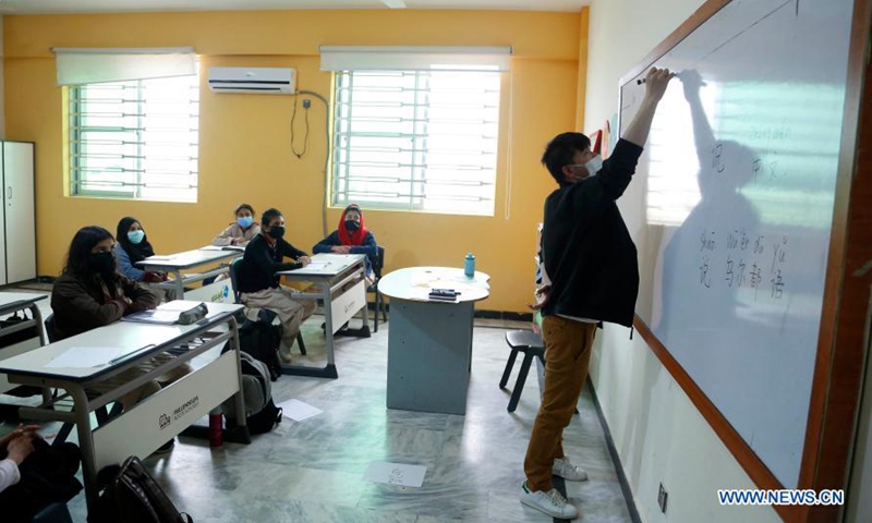 Students attend a Chinese language class at a campus of the Roots Millennium Schools in Islamabad, Pakistan, on March 11, 2021.(Photo:Xinhua)