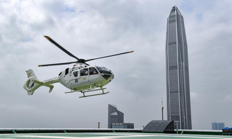 A shuttle helicopter completes its maiden flight in a newly introduced airport shuttle service and lands on a helipad in downtown Shenzhen, south China's Guangdong Province, March 18, 2021.(Photo:Xinhua)