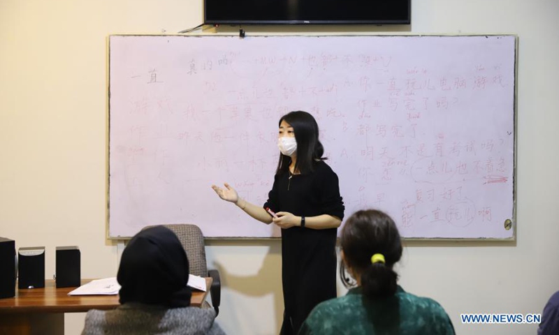 A Chinese teacher from the Confucius Institute gives a Chinese language class in the National University of Modern Languages in Islamabad, Pakistan, March 11, 2021.(Photo:Xinhua)