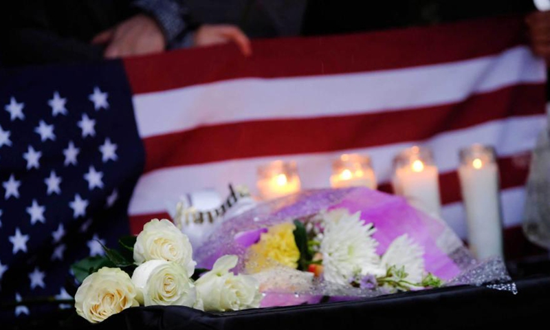 Flowers and candles are seen during an event to honor the victims of the shootings in the Atlanta Metropolitan area, in New York, the United States, March 18, 2021.   Photo: Xinhua