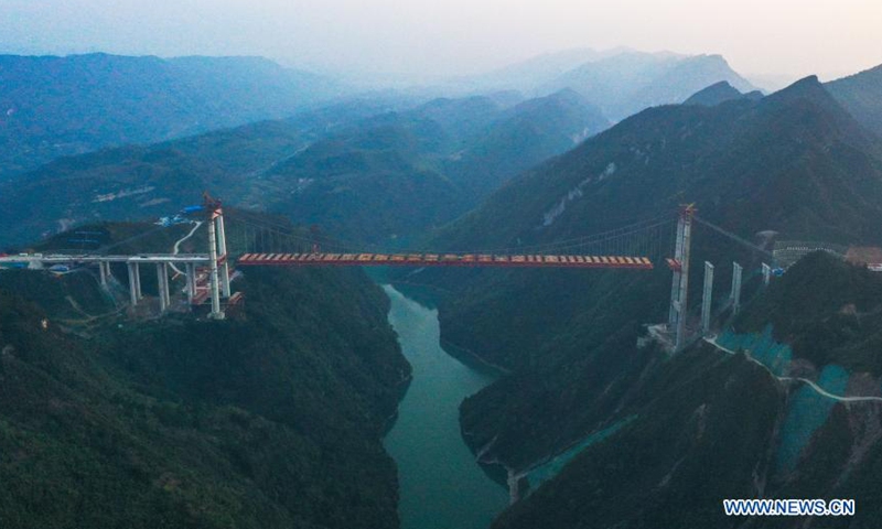 Aerial photo taken on March 17, 2021 shows the Yangbaoshan grand bridge of Guiyang-Huangping Highway in southwest China's Guizhou Province. With a main span of 650 meters, the grand bridge stretches 1,112 meters in length. Currently, the construction of the bridge has entered the final stage of steel truss beam installation.  Photo: Xinhua