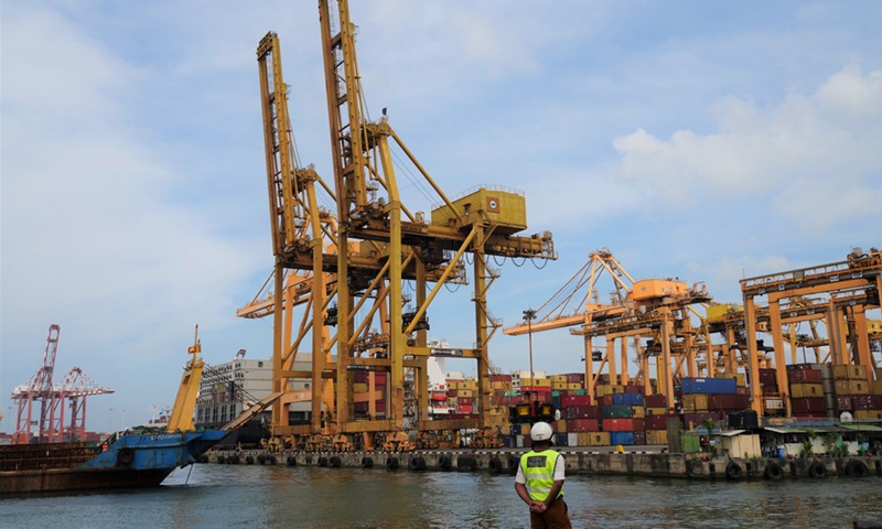 An engineering boat of the China Harbor Engineering Company (CHEC) stands by at the Jaya Container Terminal (JCT) at the Port of Colombo, Colombo, Sri Lanka, Dec. 1, 2020, getting ready for the JCT expansion project.(Photo: Xinhua)