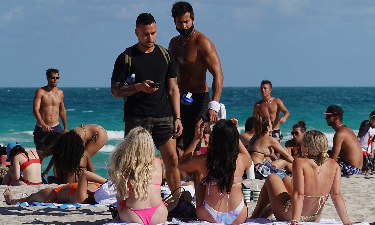 People enjoy themselves on the beach on March 16, 2021 in Miami Beach, Florida. Photo: VCG