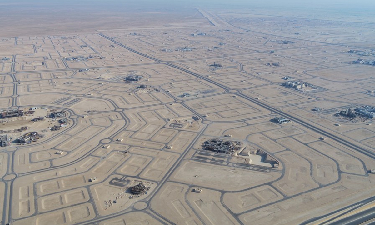 Aerial photo taken on Feb. 27, 2021 shows the construction site of a project of China Gezhouba Group Corporation (CGGC) in a desert of Jahra Governorate, Kuwait. (Photo by Chen Cichao/Xinhua)