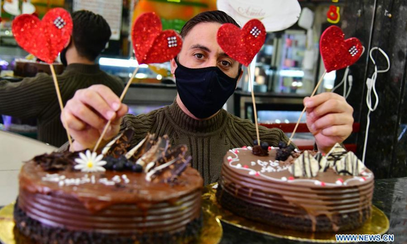 A vendor sells chocolate cakes with heart-shaped decorations on the occasion of Syrian Mother's Day in Damascus, Syria, on March 21, 2021.(Photo: Xinhua)
