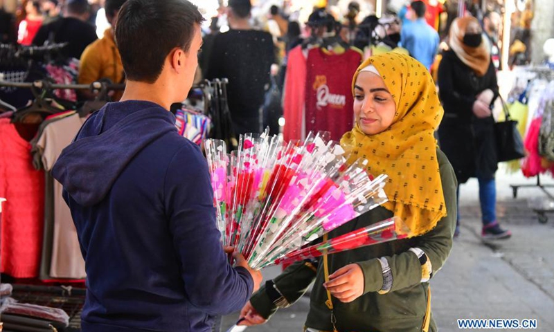 People buy flowers on the occasion of Syrian Mother's Day in Damascus, Syria, on March 21, 2021.(Photo: Xinhua)