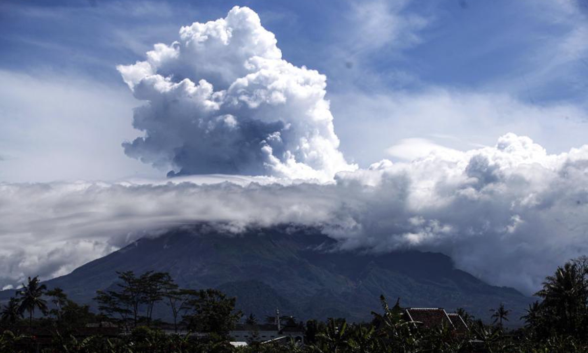Photo taken on March 22, 2021 shows white smokes spewing from Mount Merapi as seen from Kaliurang of Sleman district in Yogyakarta, Indonesia. Indonesia's most active volcano Mount Merapi erupted twice on Monday, spewing hot clouds as far as 1,500 meters to the southwest, according to the Geological Disaster Technology Research and Development Center. (Photo by Boy H./Xinhua)