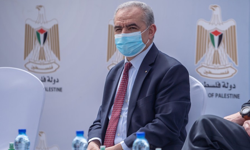 Palestinian Prime Minister Mohammed Ishtaye attends a ceremony to kick off the vaccination campaign at the Palestine Medical Complex (PMC) in the West Bank city of Ramallah, March 21, 2021.(Photo: Xinhua)