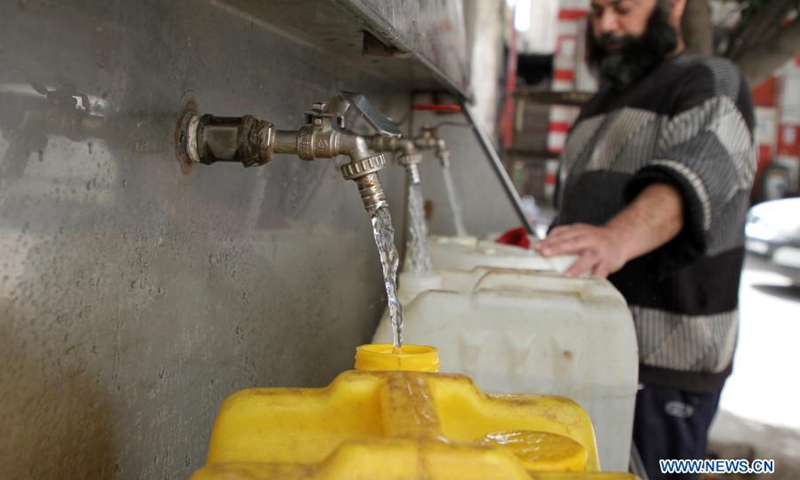 A Palestinian man fills buckets with water at the Shati refugee camp in Gaza City, on March 22, 2021. Palestinian President Mahmoud Abbas called on the international donors on Monday to continue their support for the central water station in the Gaza Strip to help end the water crisis in the besieged Palestinian enclave.(Photo: Xinhua)