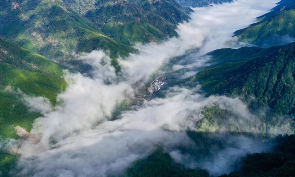 Aerial photo taken on Dec. 1, 2020 shows the mountains surrounded by cloud and mist in Wuyishan National Park, southeast China's Fujian Province. Wuyi Mountain has a comprehensive forest ecosystem representative of the mid-subtropical zone. It boasts diverse groups of plants due to its varying altitudes. Wuyishan National Park was established in 2016. (Xinhua/Jiang Kehong)

