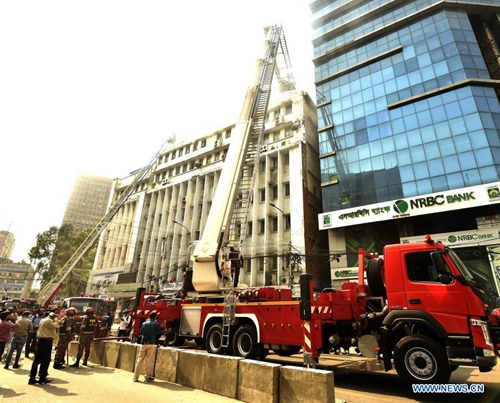 Firefighters extinguish a fire in a high-rise building in the Motijheel commercial area in Dhaka, Bangladesh, March 22, 2021. A fire engulfed a high-rise building here on Monday afternoon.(Photo: Xinhua)