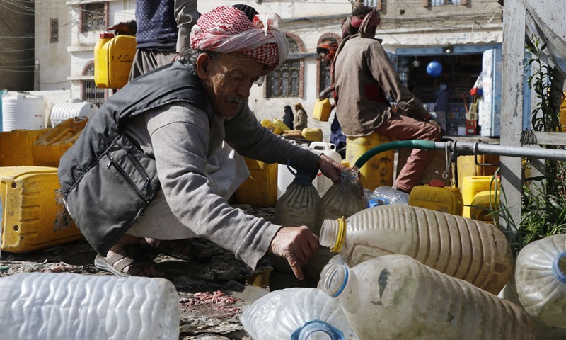 A Yemeni fills containers with water from a charity tap in Sanaa, Yemen, on March 22, 2021, the World Water Day.(Photo: Xinhua)
