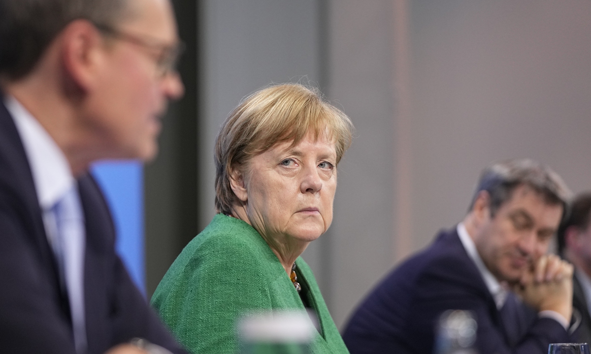 German Chancellor Angela Merkel, center, Berlin's Governing Mayor Michael Muller, left, and Bavaria's Prime Minister Markus Soder, right, attend a press conference in the Chancellor's Office following consultations between the federal and state governments in Berlin Tuesday, March 23, 2021. Photo: VCG