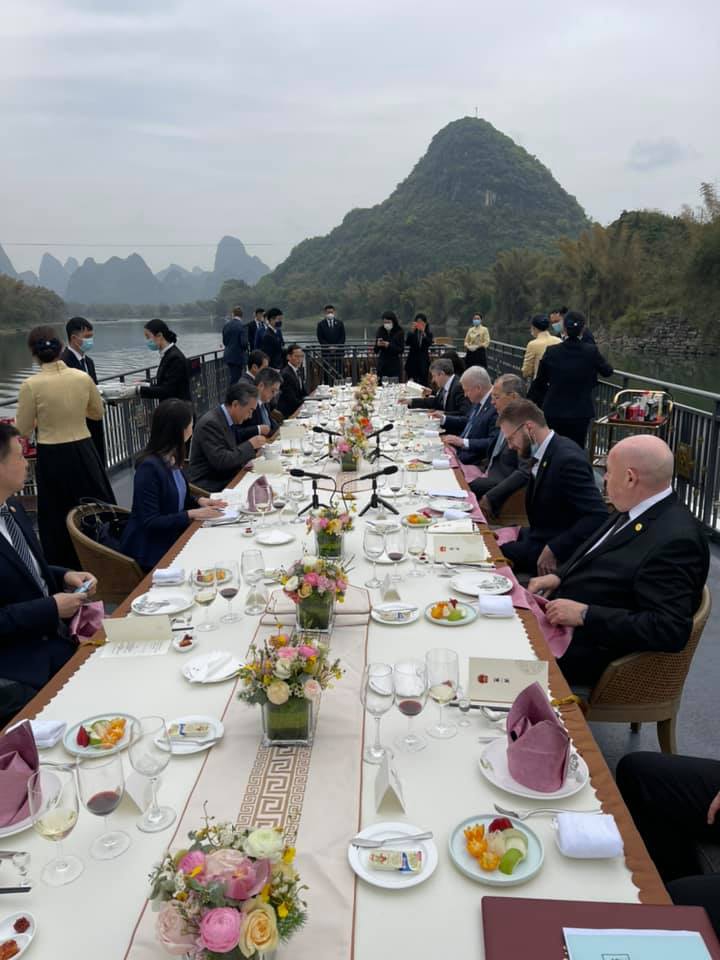 Chinese State Councilor and Foreign Minister Wang Yi arranges a working lunch for Russian guests on the Lijiang River, Guilin. Source: the Facebook account of Russian Foreign Ministry