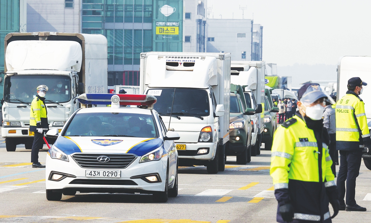 Totally 250,000 of the Pfizer vaccines arrive at the cargo terminal at Incheon International Airport west of Seoul, South Korea, on Wednesday morning, and are moved here by special support vehicles. This batch of vaccines will be delivered to 22 regional centers nationwide, and used to inoculate the elderly from April 1. Photo: VCG