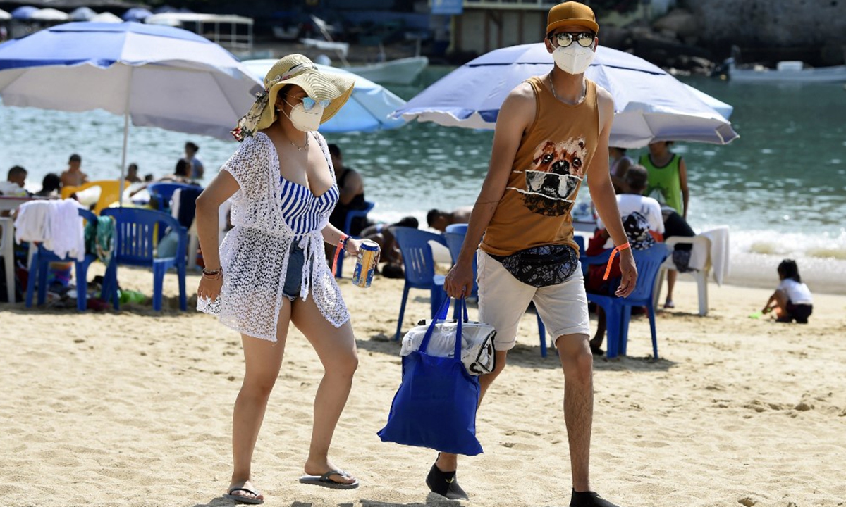 Tourists enjoy the beach in the port of Acapulco, Mexico on March 19.  Photo: AFP 
