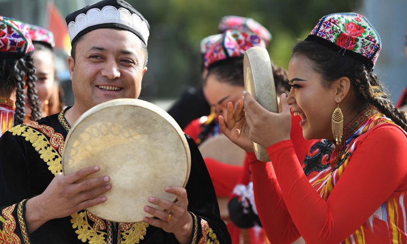 Artists prepare to perform during a culture and tourism festival themed on Dolan and Qiuci culture in Awat County of Aksu Prefecture, northwest China's Xinjiang Uygur Autonomous region, Oct. 25, 2019.(Photo: Xinhua)
