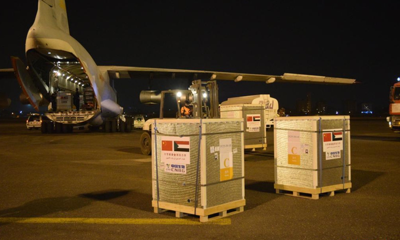 Chinese vaccines are unloaded from a plane at the Khartoum International Airport in Khartoum, Sudan, March 26, 2021. A batch of China's Sinopharm COVID-19 vaccines, donated by the Chinese government to Sudan, arrived here on Friday. Photo:Xinhua
