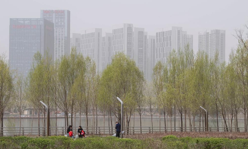 People rest in a park in Taiyuan, capital of north China's Shanxi Province, March 28, 2021.(Xinhua)