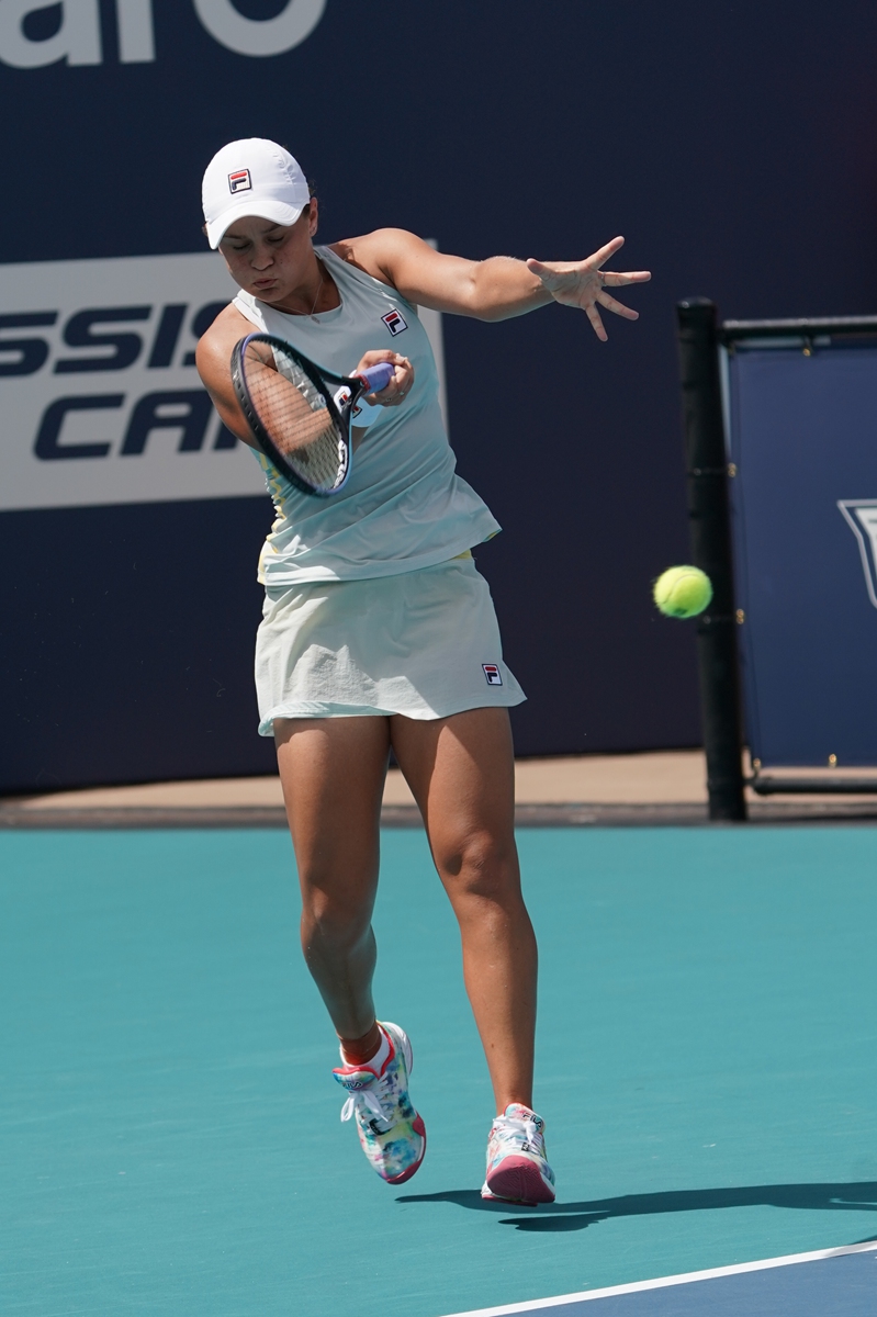 Ashleigh Barty returns a forehand at the Miami Open on Saturday. Photo: VCG