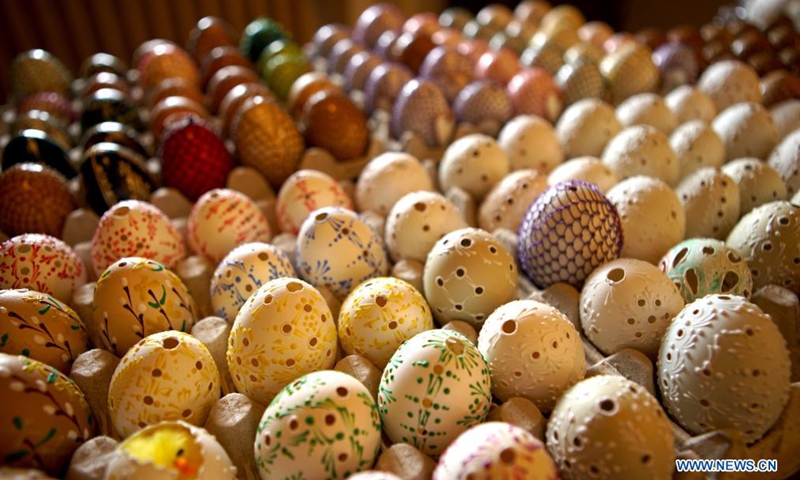 Photo taken on March 27, 2021 shows Easter eggs in the village of Cisovice, Czech Republic. Local women in the countryside like to paint Easter eggs before the holiday and give them to others as gifts.  (Photo :Xinhua)