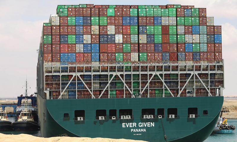Rescue vessels work at the site of a container ship trapped on the Suez Canal of Egypt on March 26, 2021.(Photo: Xinhua)