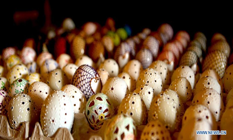 Photo taken on March 27, 2021 shows Easter eggs in the village of Cisovice, Czech Republic. Local women in the countryside like to paint Easter eggs before the holiday and give them to others as gifts.  (Photo :Xinhua)