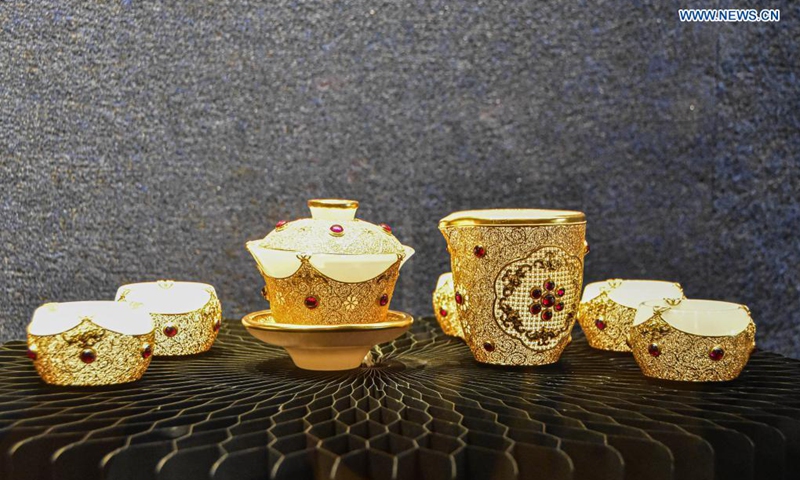 Photo taken on March 28, 2021 shows artworks made with filigree inlay techniques at Hainan Museum in Haikou, south China's Hainan Province. An art exhibition of artworks made with filigree inlay techniques opened at Hainan Museum on Sunday.(Photo: Xinhua)