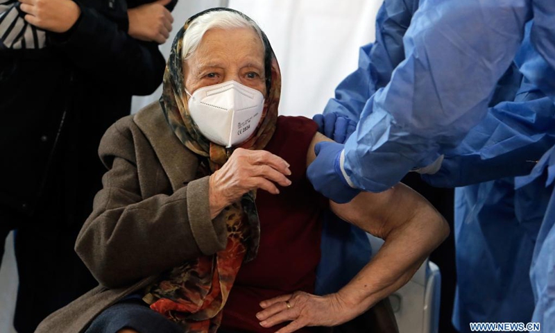 Zoea Baltag, 105-year-old, receives the second shot of COVID-19 vaccine at a hospital in Bucharest, Romania, March 28, 2021.(Photo: Xinhua)
