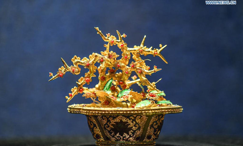 Photo taken on March 28, 2021 shows an artwork made with filigree inlay techniques at Hainan Museum in Haikou, south China's Hainan Province. An art exhibition of artworks made with filigree inlay techniques opened at Hainan Museum on Sunday.(Photo: Xinhua)